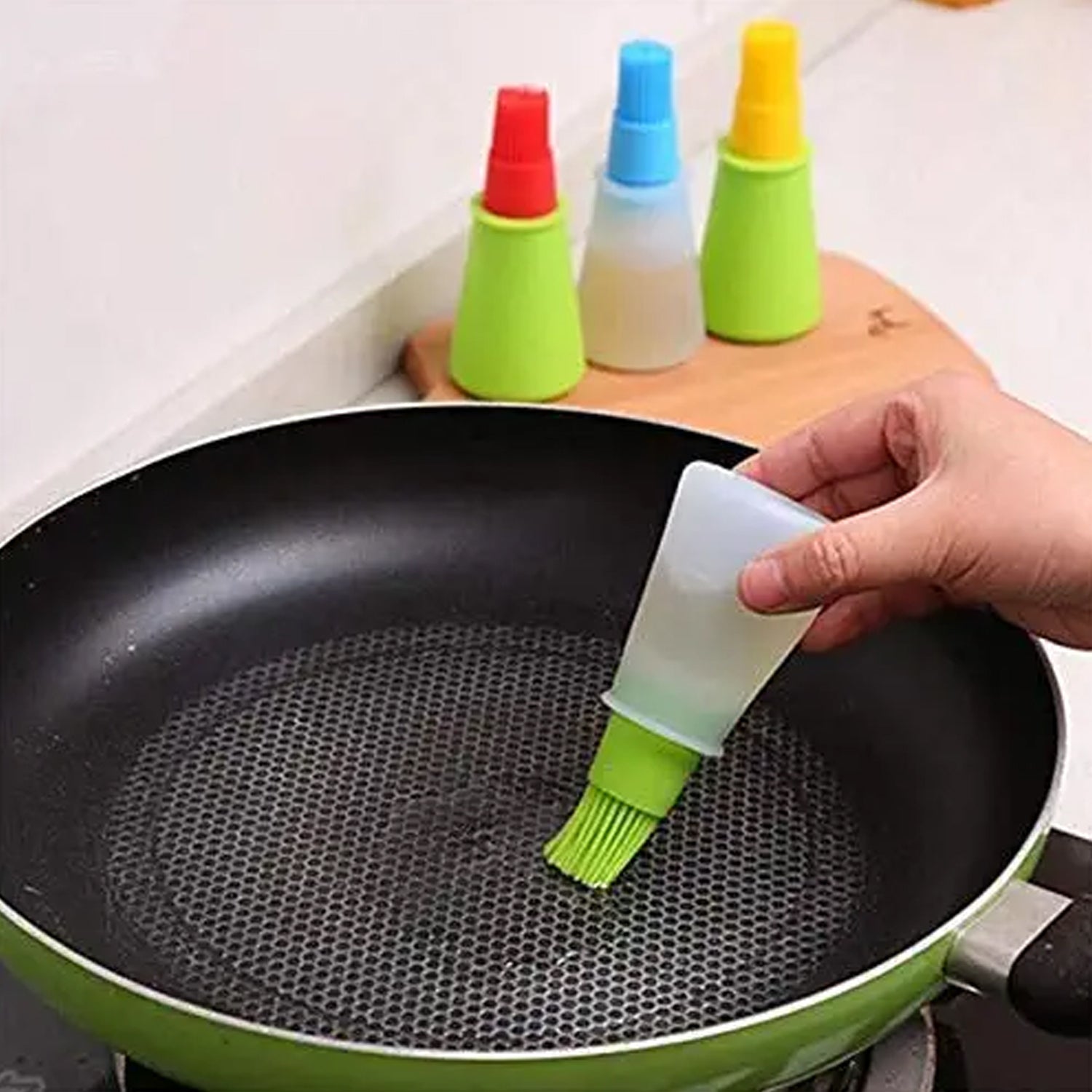 Silicone Cooking Oil Bottle With Basting Brush (Cap Not Include)