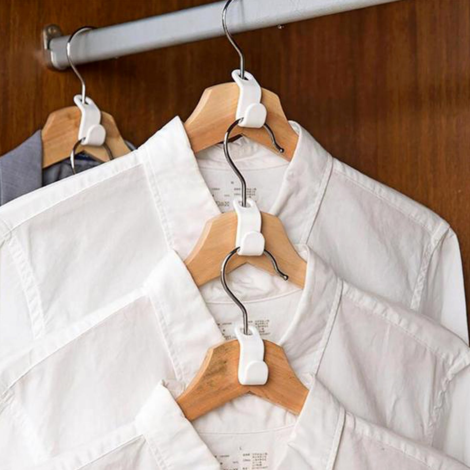 Plastic Clothes Hanger with Non-Slip Pad